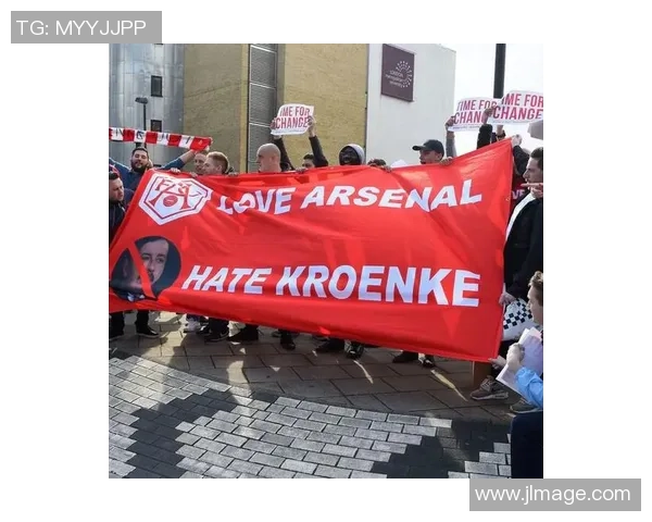 去年足球球星表现回顾:谁是全球足坛的最佳球员与突破者